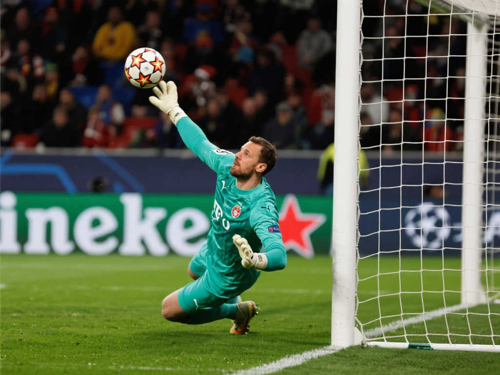 拜仁始终在 拜仁始终在